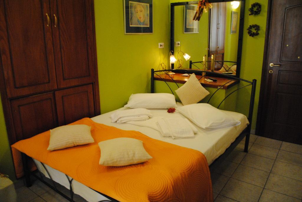 Traditional Idramon Hotel Chrissi Akti Chania Quarto foto