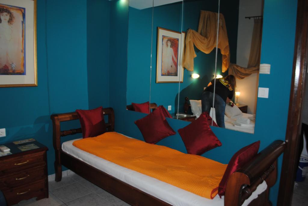 Traditional Idramon Hotel Chrissi Akti Chania Exterior foto